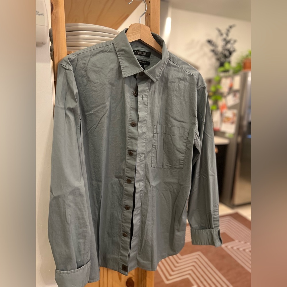 Banana Republic Men’s Button Down Cotton Shirt